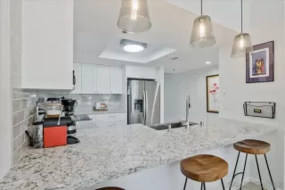 Photo #5: 230018019 Listing