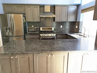 Photo #5: 230018061 Listing