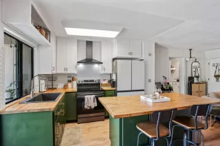 Photo #3: 230018092 Listing