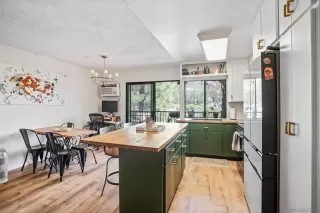 Photo #4: 230018092 Listing