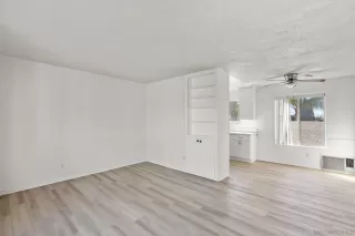 Photo #3: 230018156 Listing