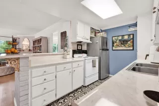 Photo #2: 230018389 Listing