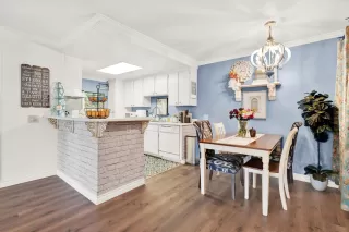 Photo #5: 230018389 Listing