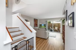 Photo #4: 230018528 Listing