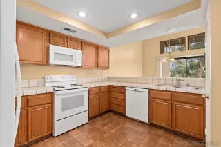 Photo #3: 230018536 Listing