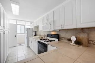 Photo #5: 230018615 Listing