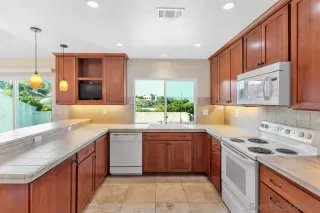 Photo #5: 230018638 Listing