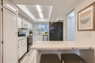 Photo #6: 230018912 Listing 