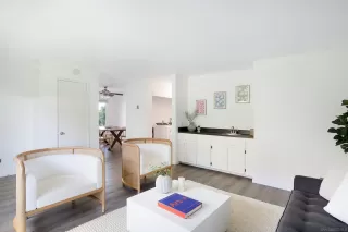 Photo #5: 230018944 Listing 