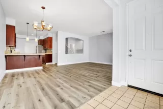 Photo #3: 230018995 Listing