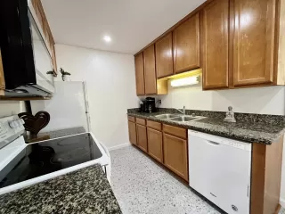 Photo #5: 230019439 Listing