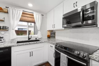 Photo #5: 230019448 Listing