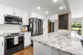 Photo #6: 230019448 Listing