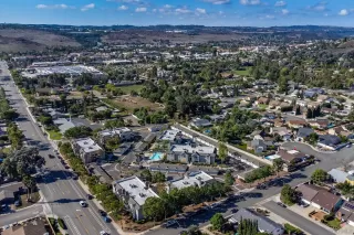 Photo #1: 230019588 Listing