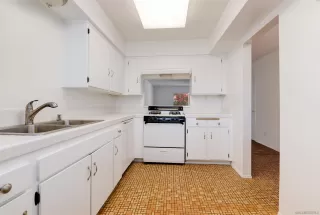 Photo #5: 230019608 Listing