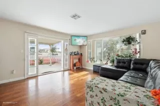 Photo #5: 230019783 Listing