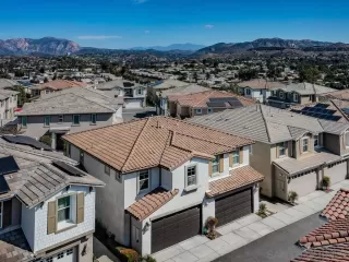 Photo #2: 230019881 Listing