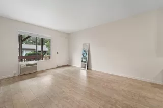 Photo #4: 230021187 Listing