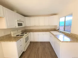 Photo #2: 230021215 Listing