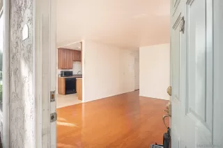 Photo #4: 230021461 Listing