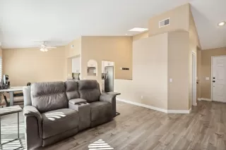 Photo #3: 230021580 Listing 