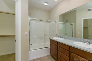 Photo #5: 230021671 Listing