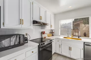 Photo #6: 230021686 Listing