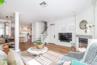 Photo #5: 230021808 Listing