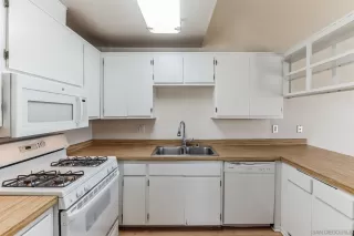 Photo #5: 230021899 Listing