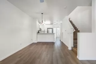 Photo #5: 230022085 Listing