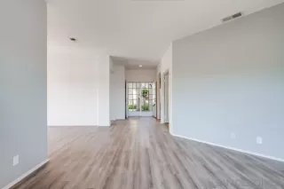 Photo #5: 230022170 Listing