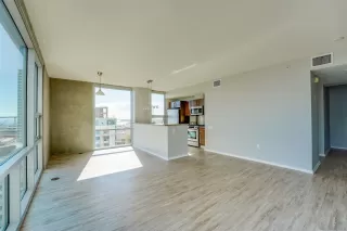 Photo #3: 230022192 Listing