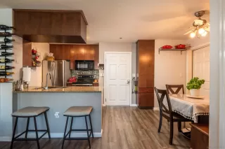 Photo #4: 230022309 Listing