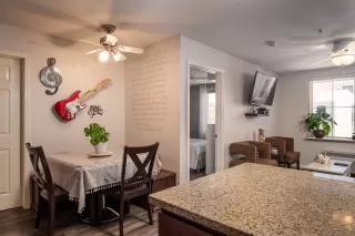 Photo #6: 230022309 Listing