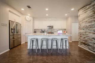 Photo #5: 230022338 Listing