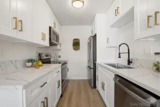 Photo #5: 230022352 Listing