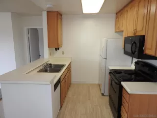 Photo #5: 230022364 Listing