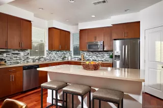 Photo #4: 230022415 Listing