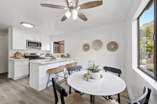 Photo #5: 230022468 Listing