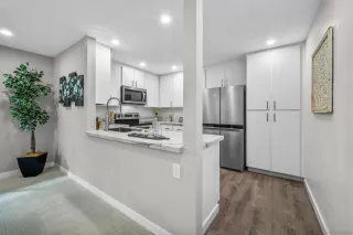 Photo #5: 230022551 Listing