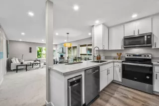 Photo #6: 230022551 Listing