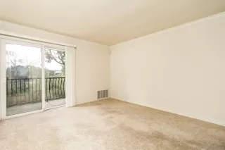 Photo #4: 230022566 Listing