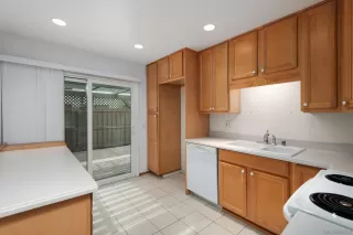 Photo #5: 230022646 Listing