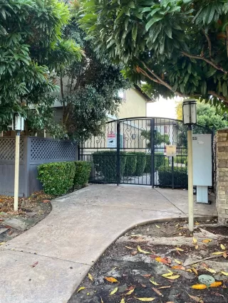 Photo #5: 230022688 Listing