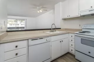 Photo #6: 230022822 Listing 