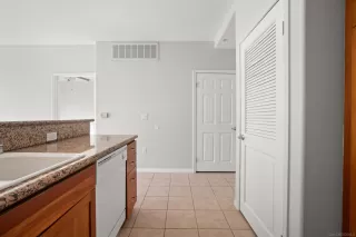 Photo #5: 230022834 Listing