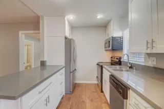 Photo #5: 230022844 Listing