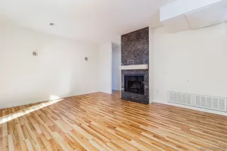 Photo #5: 230022903 Listing