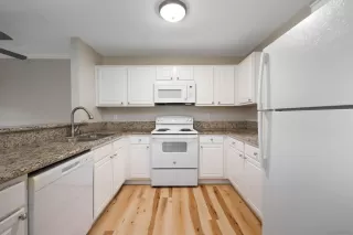 Photo #3: 230022925 Listing 