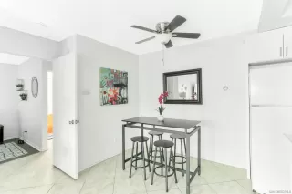 Photo #5: 230022952 Listing